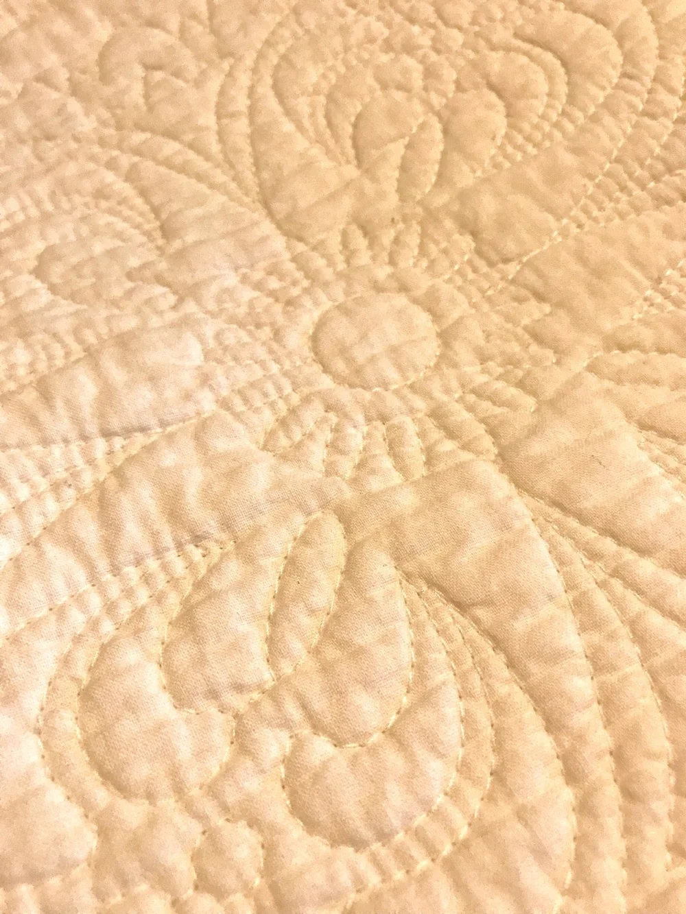 Classic White Quilted Bedspread with Pillow Shams